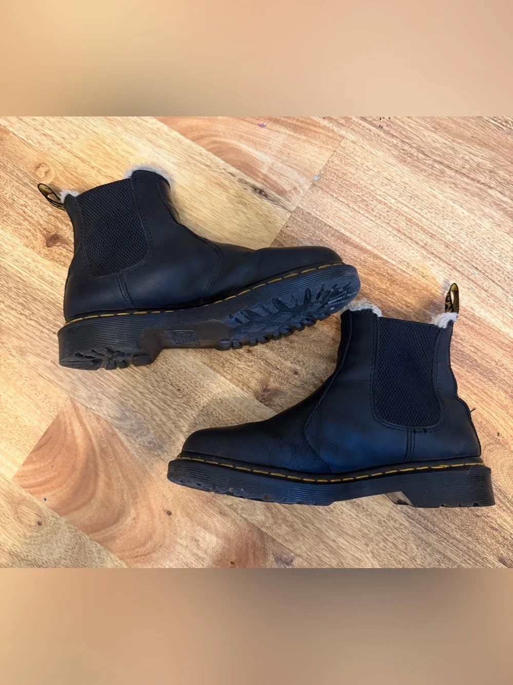 Dr. Martens color black